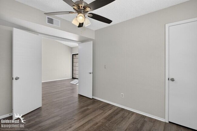 Building Photo - Beautiful 2Bdm 2Ba Condo with Community Pool in Mesa!