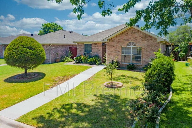 Building Photo - 1175 Meadows Dr