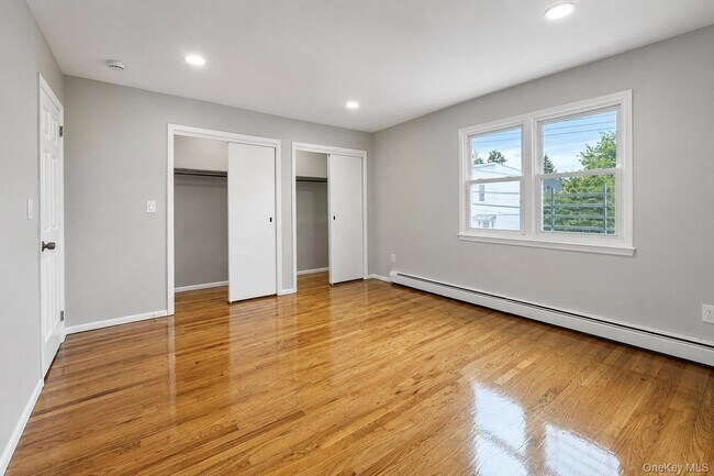 Building Photo - 54 Farquhar Ave