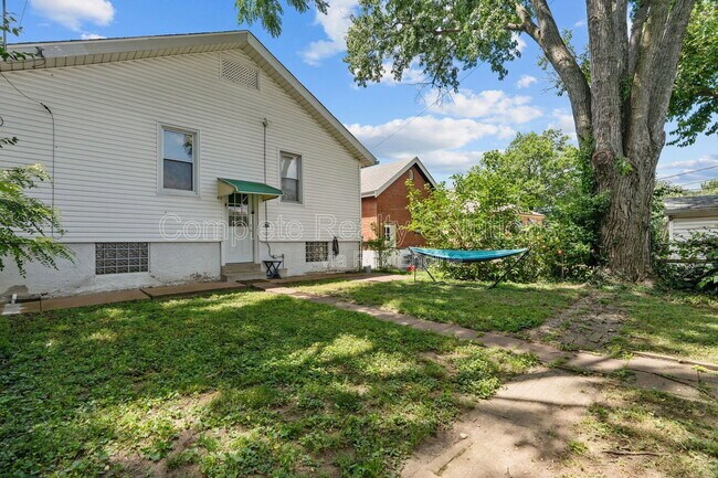 Building Photo - 6263 Hoffman Ave