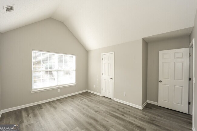 Building Photo - 265 Redding Ridge