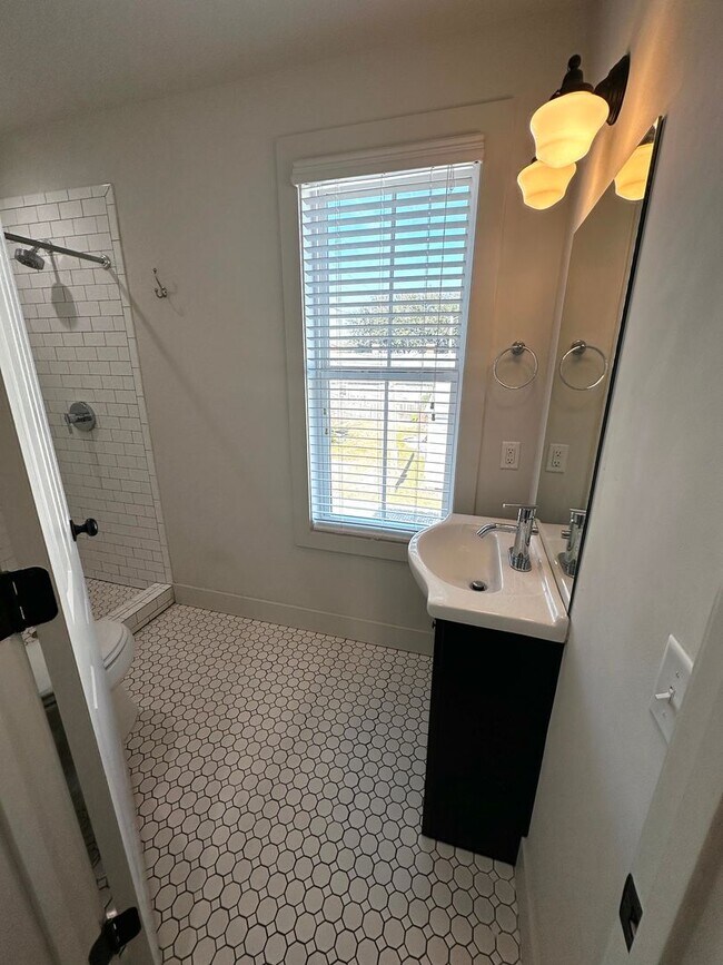 Building Photo - 609 E Duffy Ln