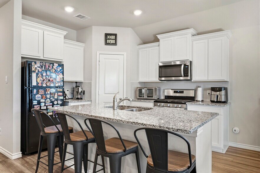 Building Photo - 1033 Verona Dr