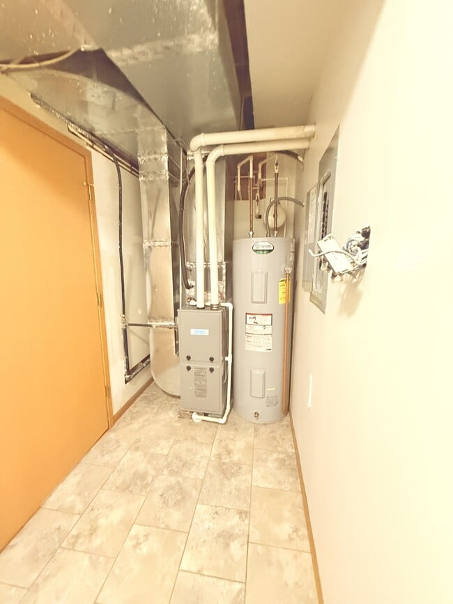 Building Photo - 152 Black Jack Rd