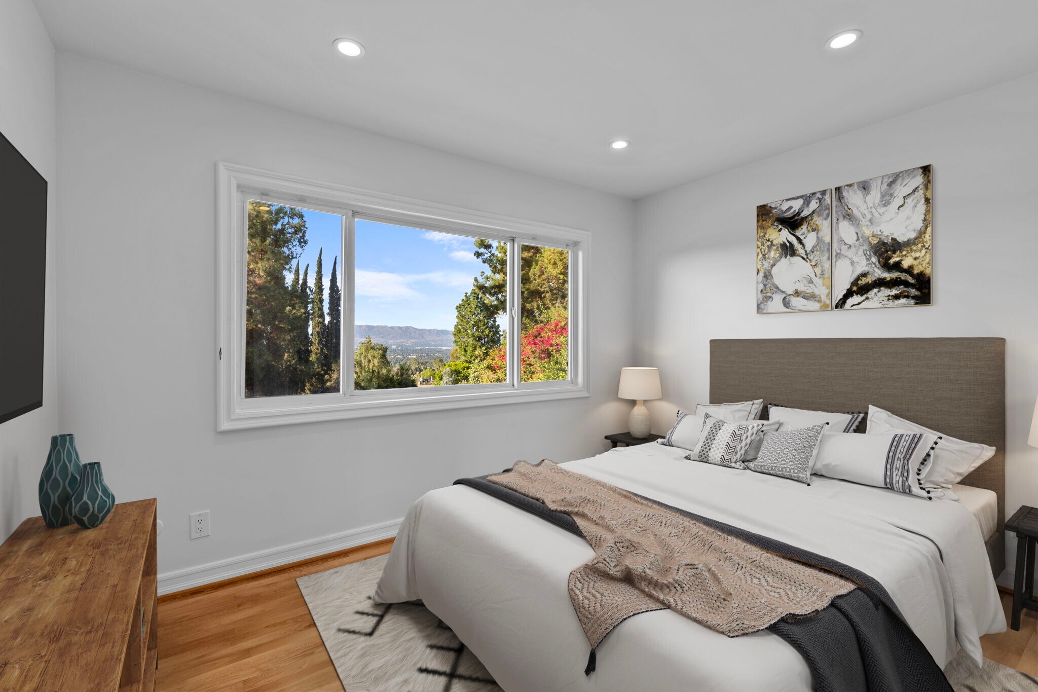 Building Photo - 4920 Tarzana Woods Dr