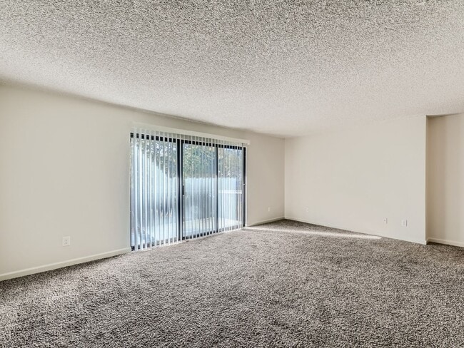Building Photo - Immaculate 2 Bedroom Condo @ A Convenient Lynnwood Location!