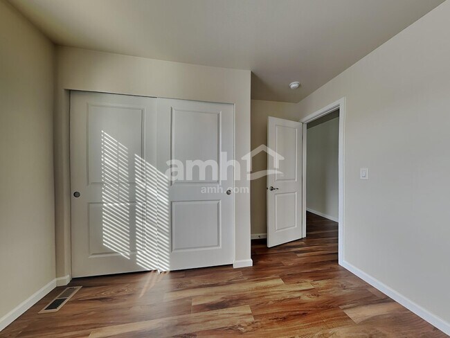 Building Photo - 2741 Link Ave