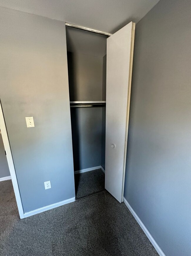 Building Photo - Henrico County Townhouse! 3 beds, 1.5 bath...
