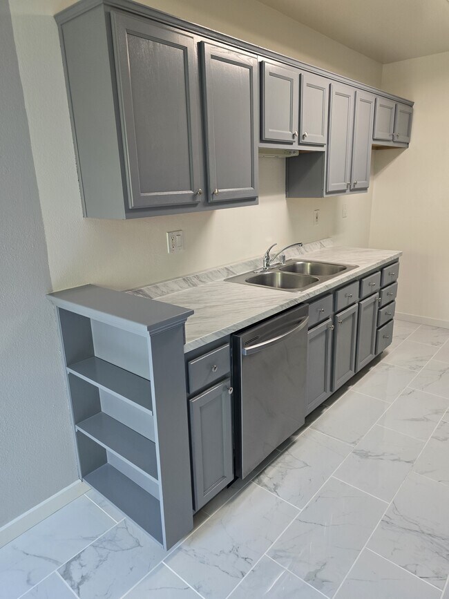 Building Photo - 5400 Newcastle Ave