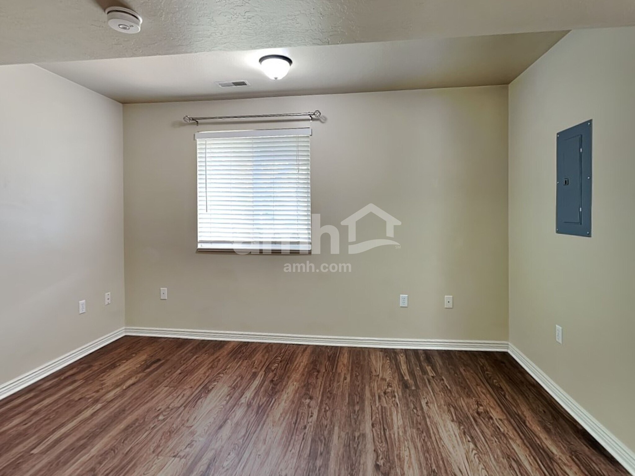 Building Photo - 1625 E Bateman Way