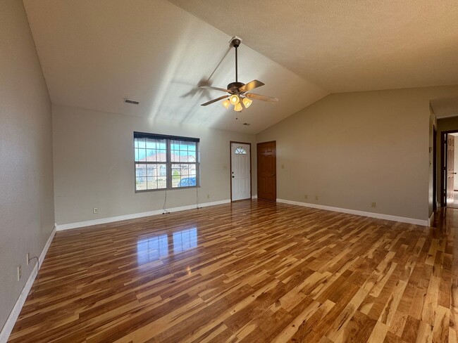 Building Photo - Summit’s Pass Beauty – Updated 3BR/2BA wit...