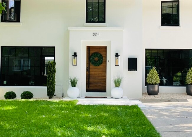 Building Photo - 204 Datura Dr