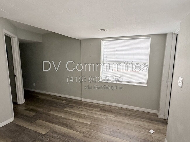 Building Photo - 1426 10th St W
