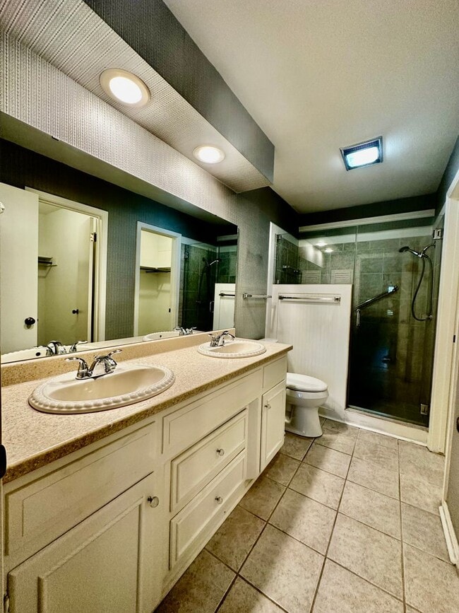 Building Photo - Creekside Home