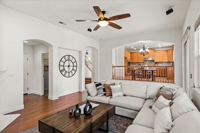 Building Photo - Elegant & Spacious 4 Bedroom Home Near Fol...