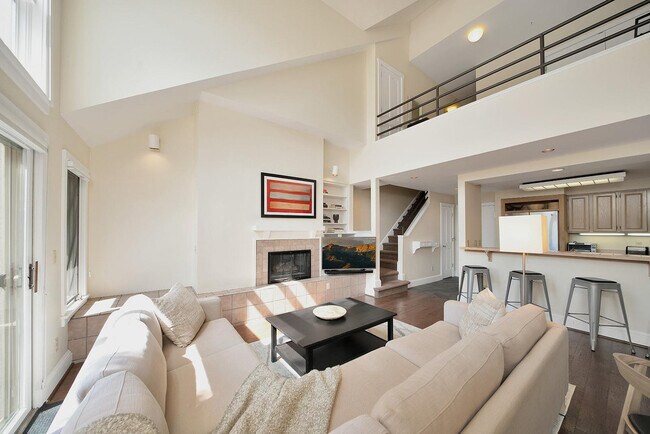 Building Photo - 113 Lost Creek Ln