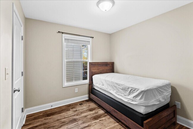 Building Photo - Pristine 3 Bed 2 Bath Home in Dalton