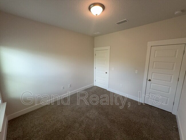 Building Photo - 7016 Whitetail Run Dr