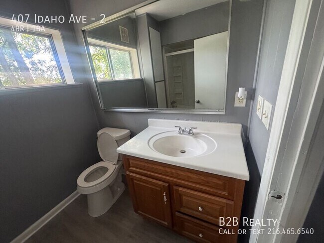 Building Photo - 407 Idaho Ave