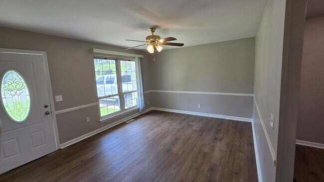 Building Photo - 5205 Auriesville Ln