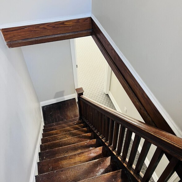 Building Photo - 619 S 42nd St