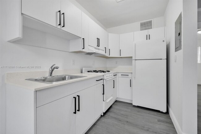 Building Photo - 740 84th St