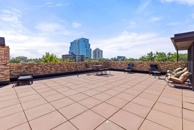 Building Photo - Condo with Mountain Views Near Wash Park &...