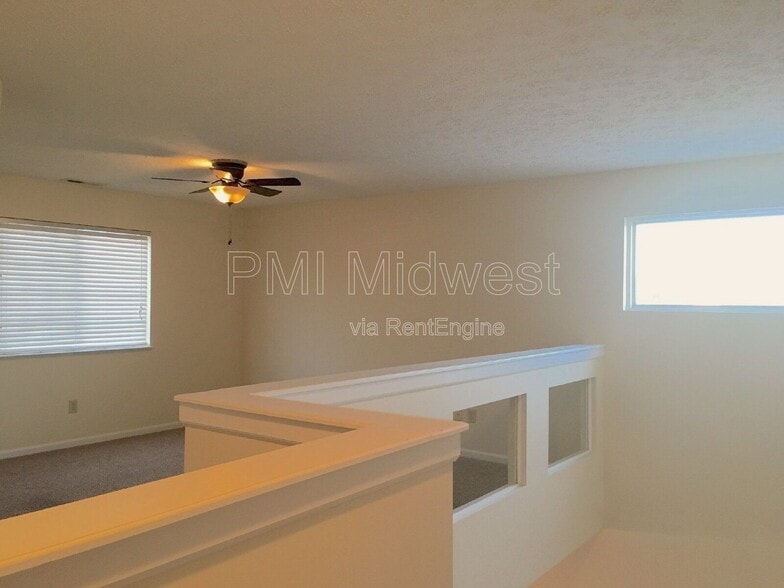 Building Photo - 736 Pine Lake Dr