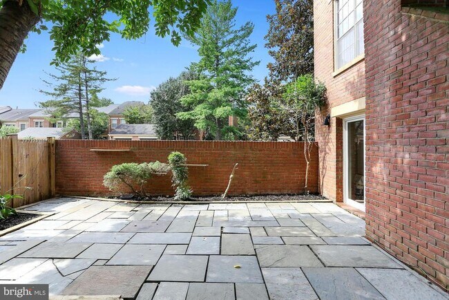 Building Photo - 1454 McLean Mews Ct