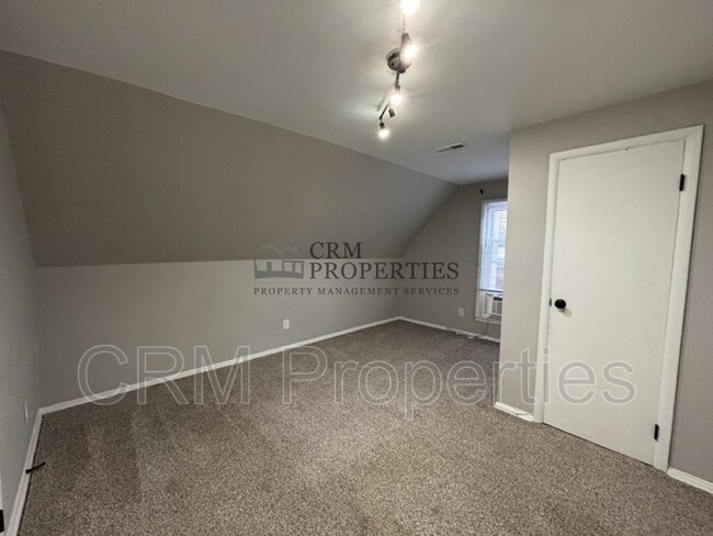 Building Photo - 1039 S Washington St