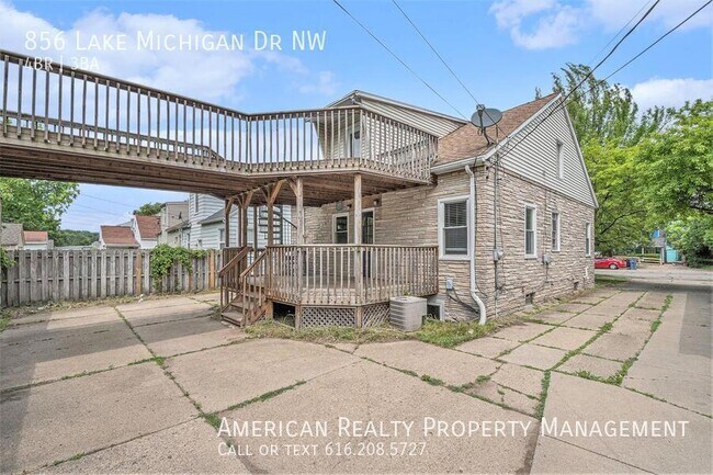 Building Photo - 856 Lake Michigan Dr NW