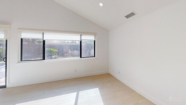 Building Photo - Welcome to your dream home! Single story R...