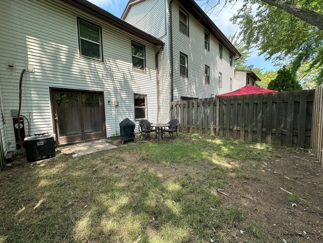 Building Photo - 276 Sioux Dr