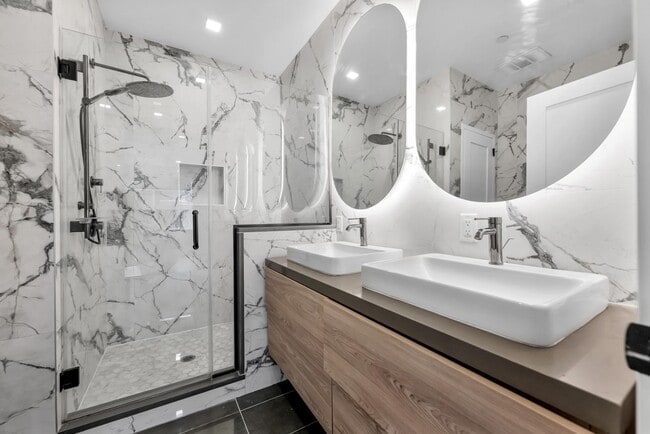 Building Photo - 7101 River Rd