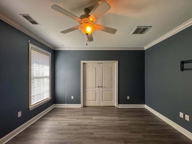 Building Photo - Beautiful 3 Bed 2 Bath Condo with Communit...