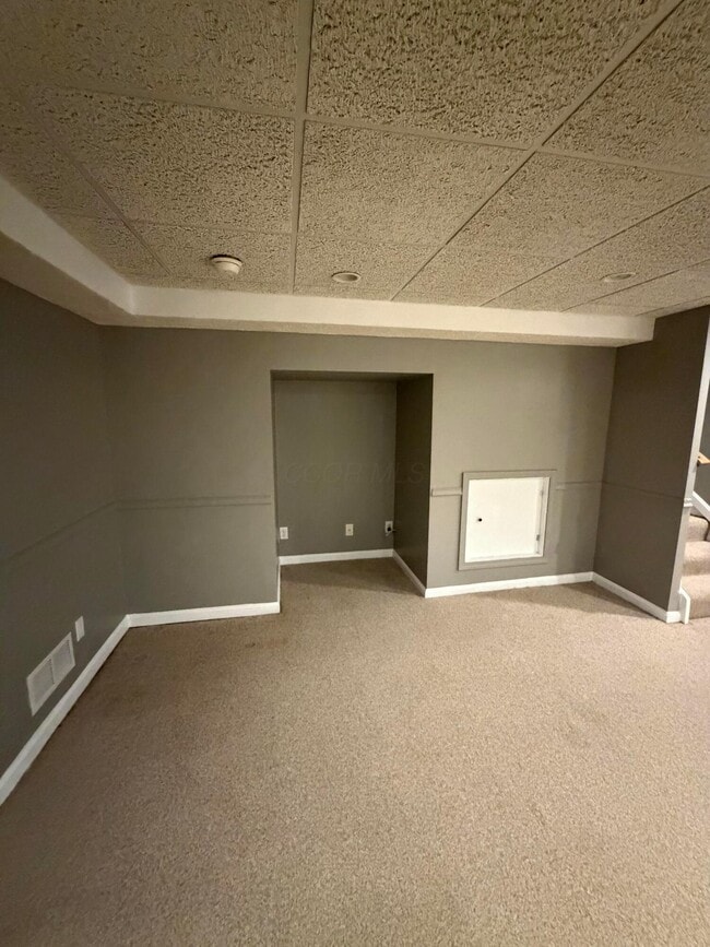 Building Photo - 8735 Olenbrook Dr