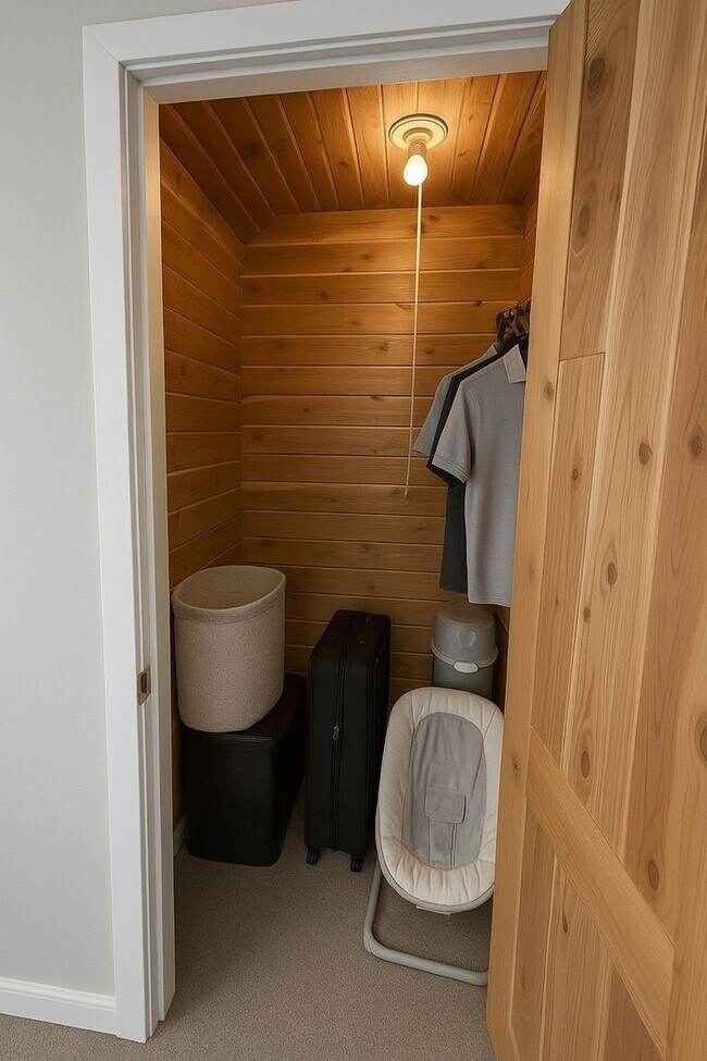 Building Photo - Spacious 5BR House in Denver