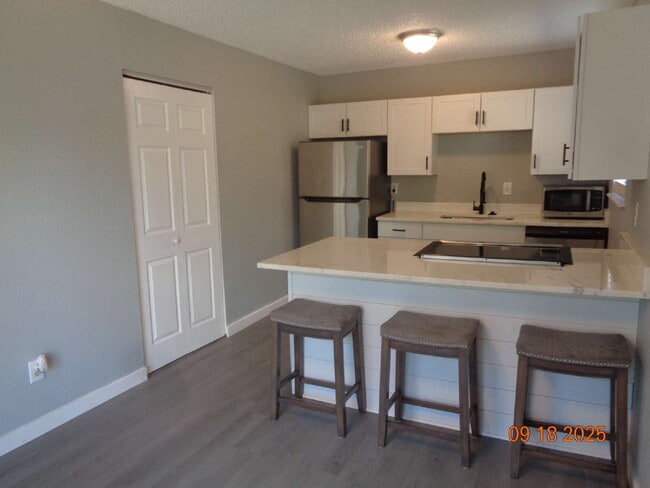 Building Photo - Nicely updated home close to amenities