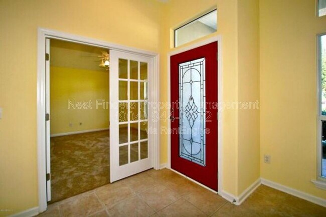 Building Photo - 801 Derby Ln