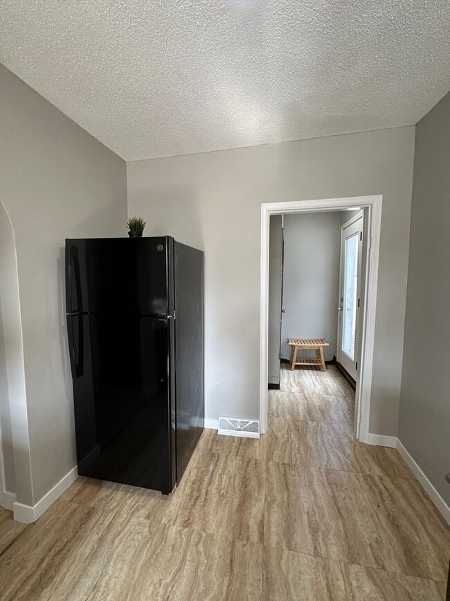 Building Photo - 3 Bedroom, 1 Bathroom Home for Rent in Evansdale, Ia