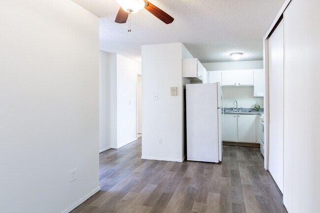 Building Photo - 2002 Garfield