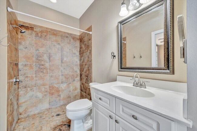 Building Photo - Beautiful 4 bed/ 3.5 bath Rental ~ Coming September