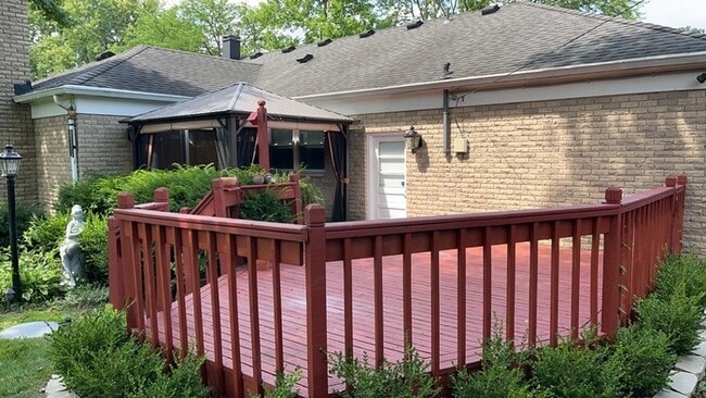 Building Photo - 811 Kenbrook Dr