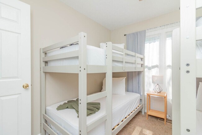 Building Photo - 1930 16th Ave