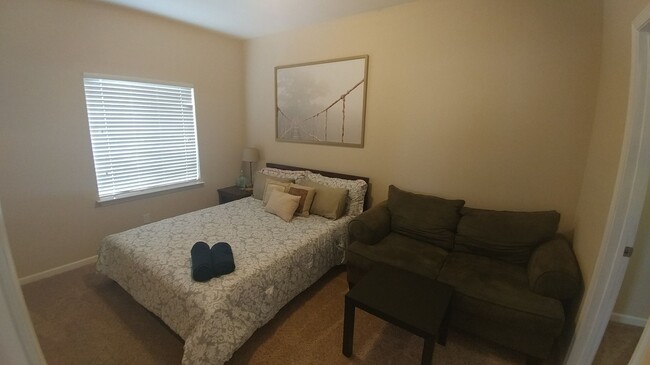 Building Photo - 3 Bedroom 2 Bath Condo in Wildhorse