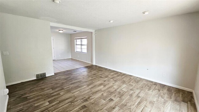 Building Photo - 1220 N Warren Ave