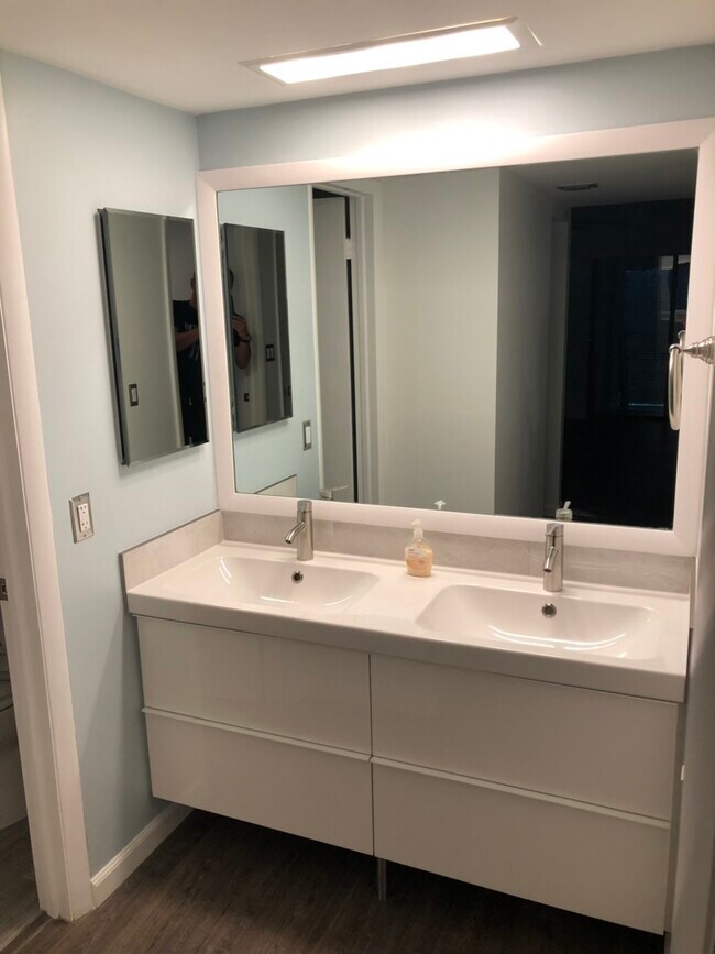 Building Photo - 2312 S Cypress Bend Dr