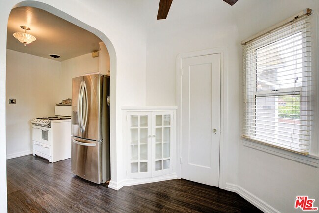 Building Photo - 10372 Tennessee Ave