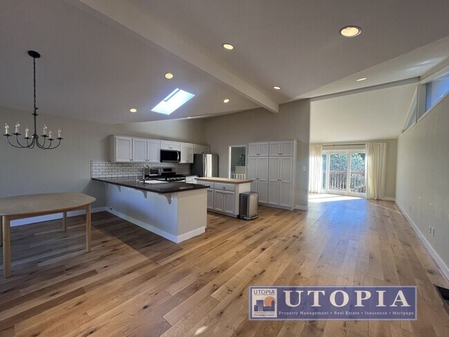 Building Photo - Bright Sunny 3-Bedroom House in Rio Del Mar