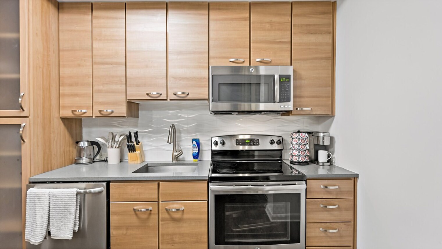 Building Photo - 1556 Spring Hill Rd